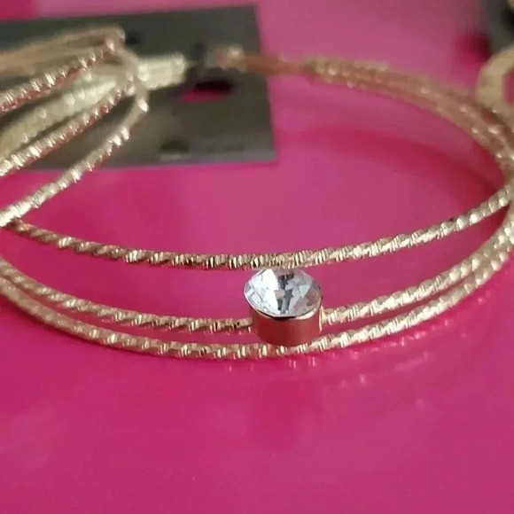 SUPER CUTE!!New huge earrings Selling lot of 2 - Picture 6 of 8